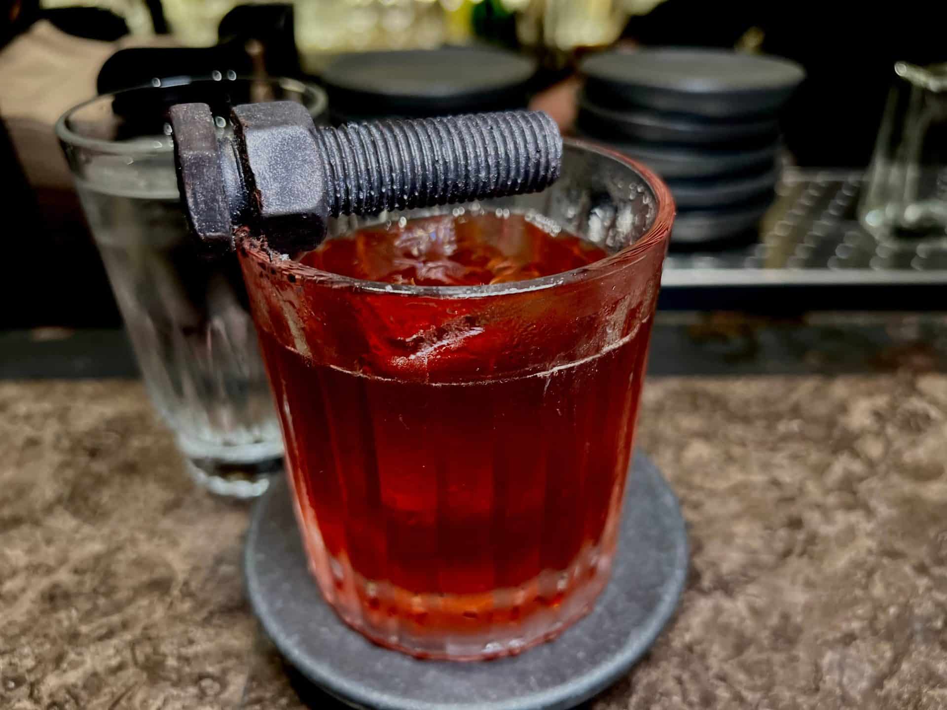 【國父紀念館餐酒館】Cog & J 每一杯調酒都是故事 男孩的工具箱|波什米爾愛爾蘭威士忌、蜜香紅茶、義大利辣椒草本酒、朝鮮薊藥草酒、蜂蜜威士忌、螺絲巧克力