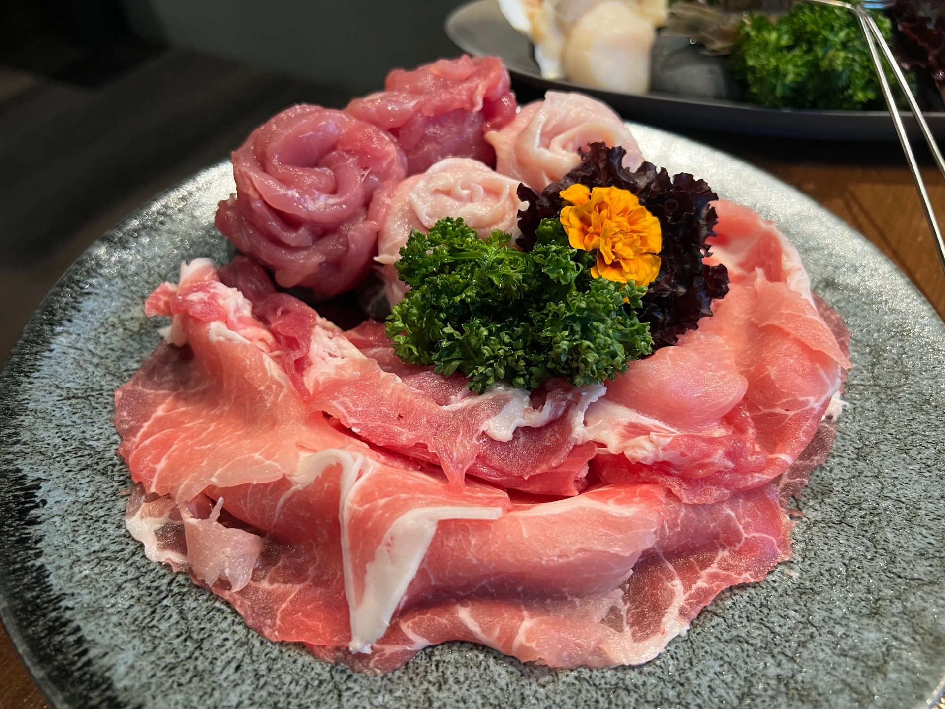 松菸文青火鍋店|初衷小鹿,在天然的鍋物裡,找回最初的自己 主餐豬肉拼盤