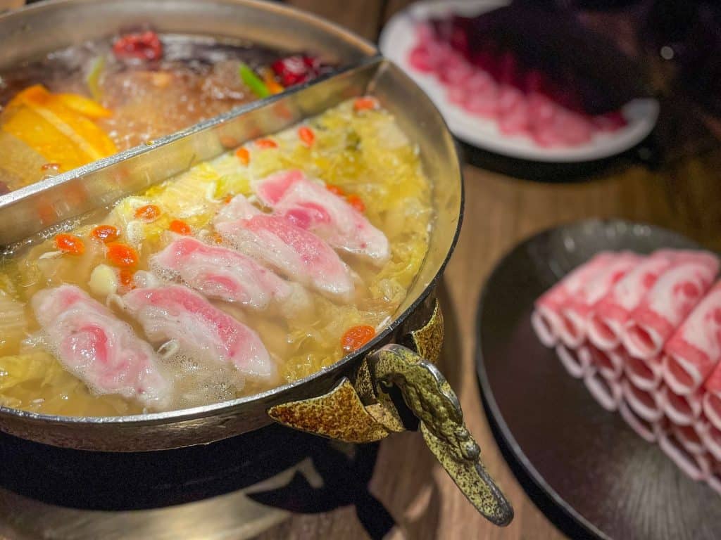 老常在麻辣火鍋|嫩鴨血鍋底吃到飽,評價、菜單、必點、價格全攻略!輕井澤集團旗下台中火鍋新選擇! 叮咚News|分享新奇與樂趣