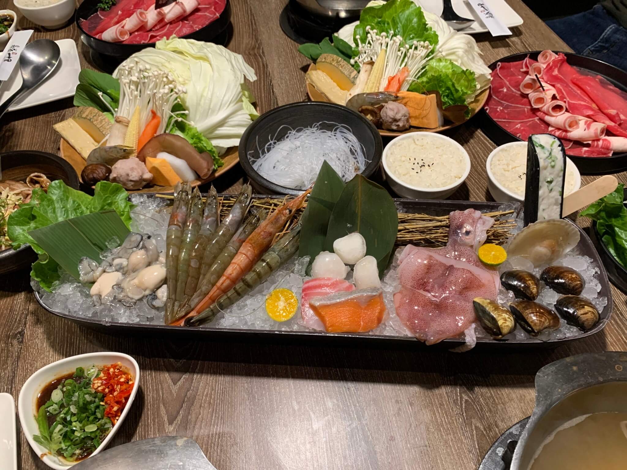 嘉義聚餐推薦|「鼎盛十里鍋物」平價中也能享受氣派的儀式感,超大場地適合多人聚餐! 叮咚News|分享新奇與樂趣