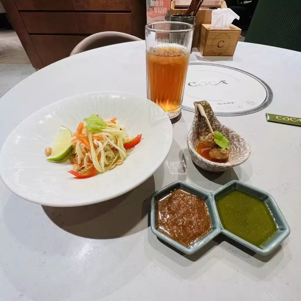 COCA泰式火鍋 | 東南亞風味特濃鍋底!青咖哩、椰奶、冬陰功、香茅湯頭帶你深入泰國,評價、菜單、必點、價格全攻略! COCA泰式火鍋 | 東南亞風味特濃鍋底!青咖哩、椰奶、冬陰功、香茅湯頭帶你深入泰國