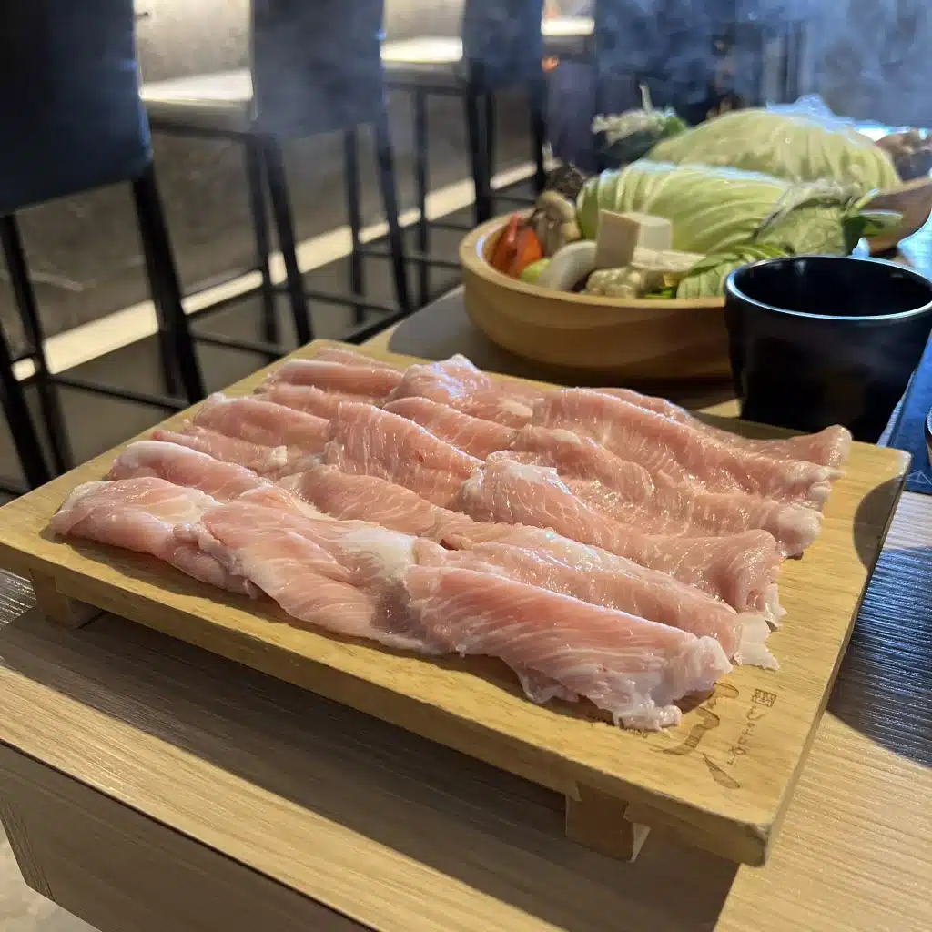 野人Shabu | 100%加量超嫩豬頸肉與鮮切牛，冷藏熟成的專業美味