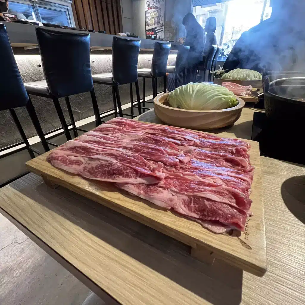 野人Shabu | 100%加量超嫩豬頸肉與鮮切牛，冷藏熟成的專業美味