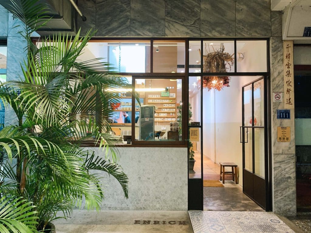 台中創意異國蔬食料理|Enrich restaurant & café 特製醬料和自然系食材,無法抗拒的義式風味! Enrich restaurant & café 素食|環境介紹