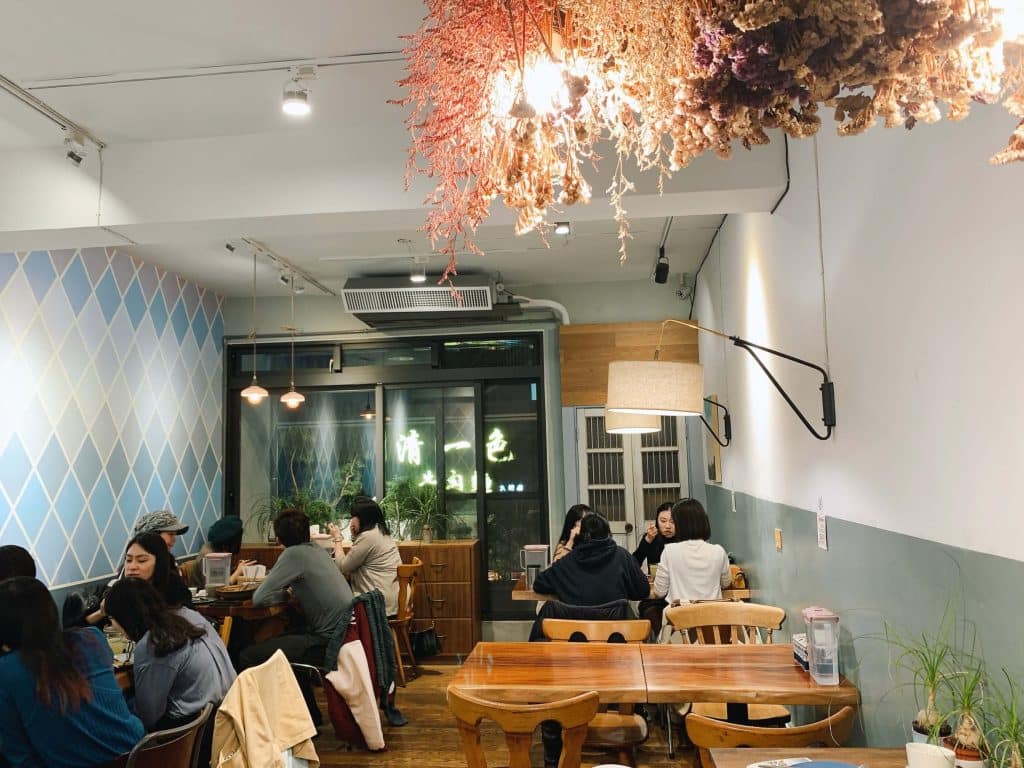 台中創意異國蔬食料理|Enrich restaurant & café 特製醬料和自然系食材,無法抗拒的義式風味! Enrich restaurant & café 素食|環境介紹-3