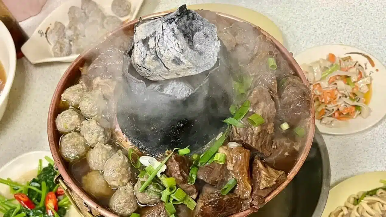 台中火鍋推薦-恩德元餃子館-炭烤牛肉火鍋