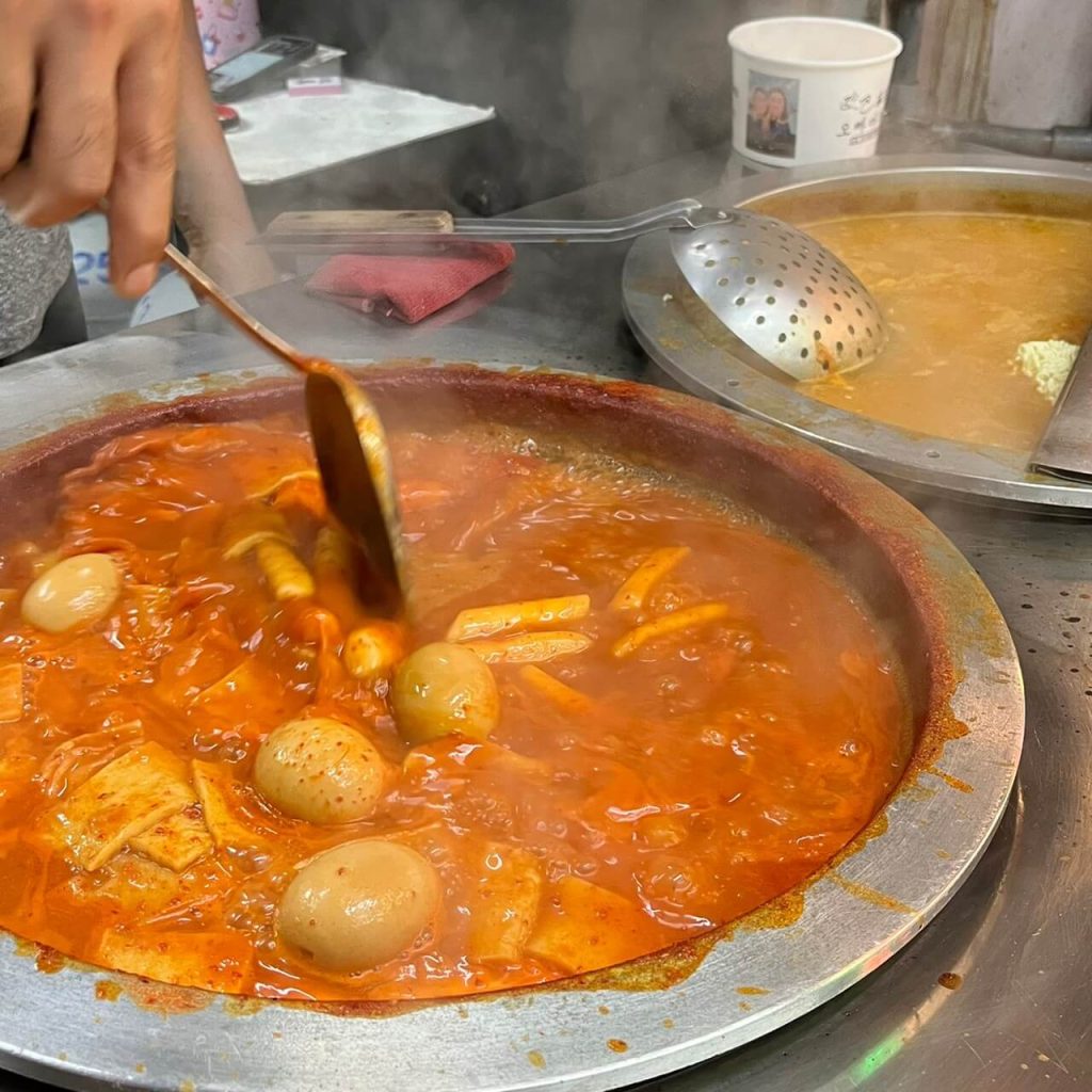 台中逢甲夜市10大必吃美食推薦!泡菜雞排、甘梅薯條、乾燒蛤、麻辣燙,讓你飽到天靈蓋! 叮咚News|分享新奇與樂趣