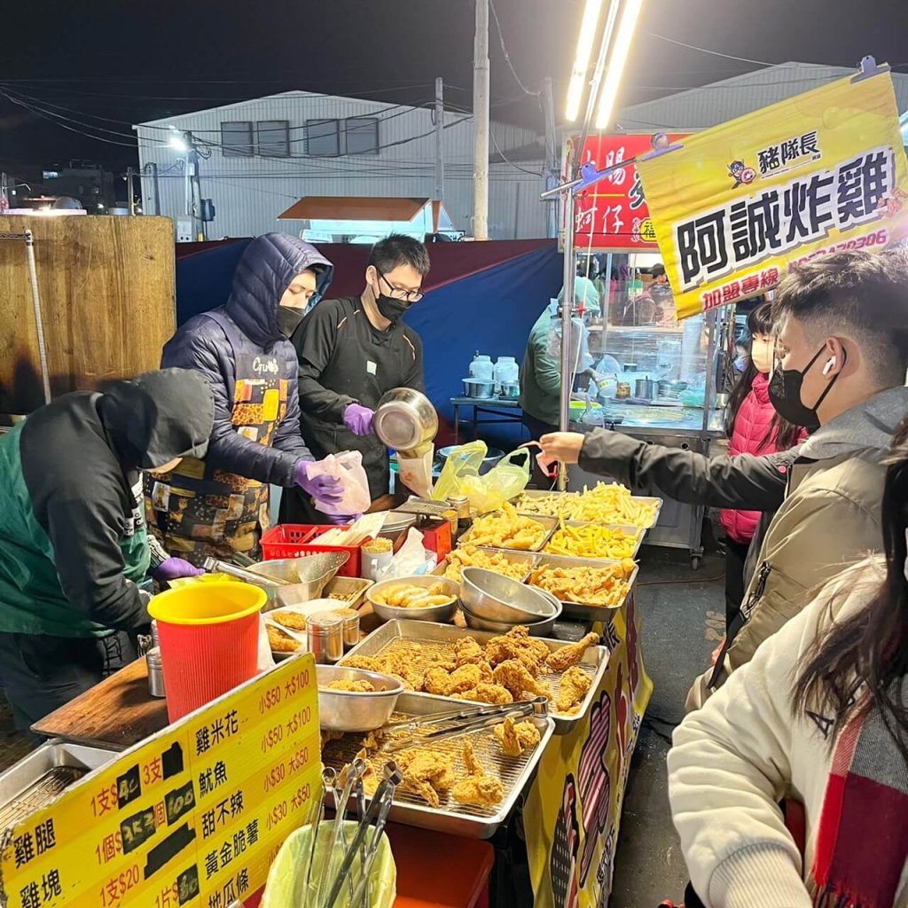 彰化精誠夜市10大必吃推薦!平民銅板價x超乎想像大份量,在地人也是一週吃3天的好滋味~ 叮咚News|分享新奇與樂趣