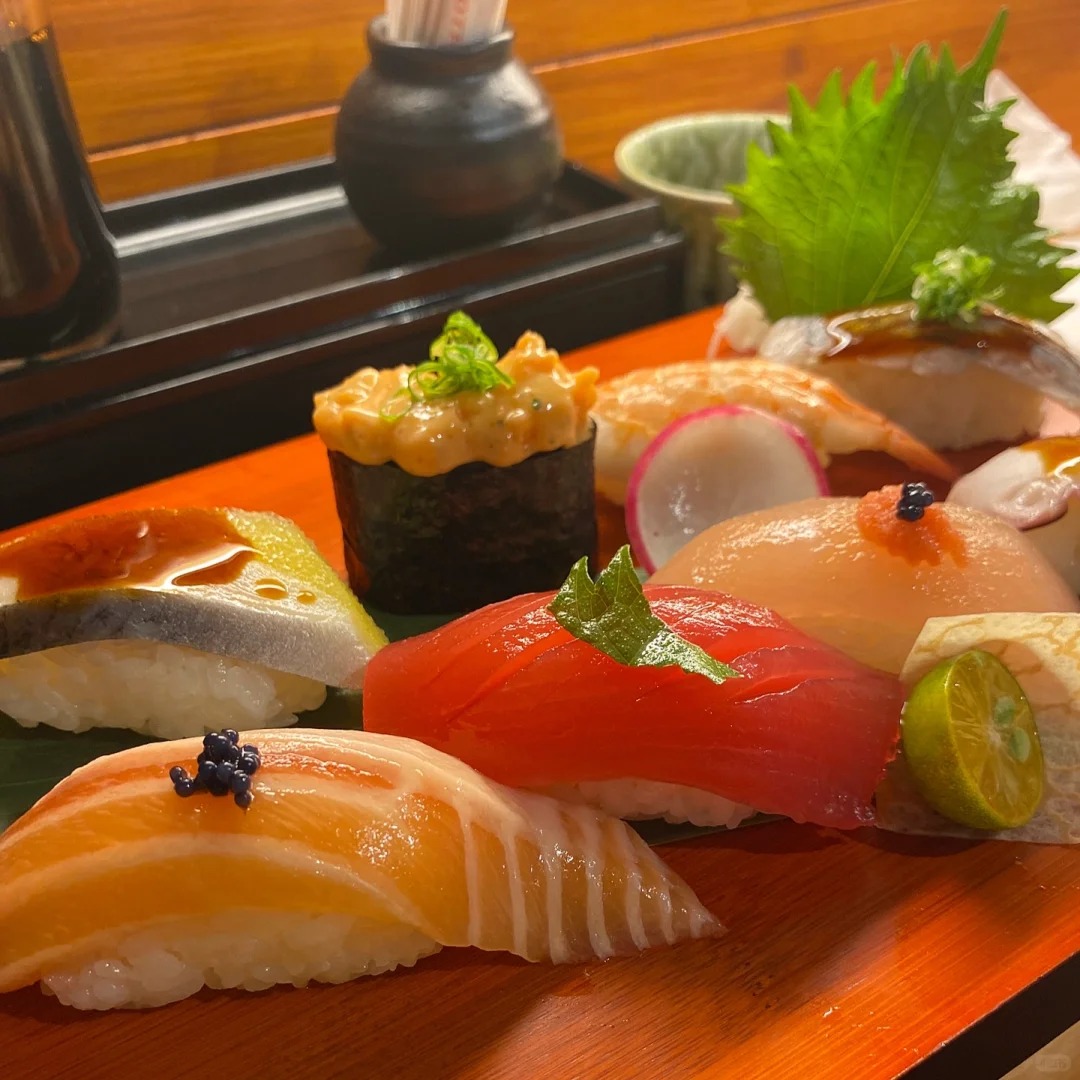 台中日本料理推薦2026|18間高評價日式餐廳,壽司、丼飯、居酒屋、無菜單料理一次看 台中日本料理:稻鮨板前吞食