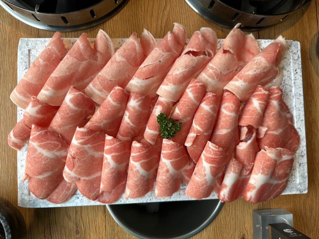 燒瓶子。大肆の鍋|評價、菜單、必點、價格全攻略!一個人也可以吃鴛鴦鍋,冰淇淋飲料自助吧無限供應,營業到凌晨3:00 彰化 小編餐點:雙人套餐-海陸總匯鍋-4