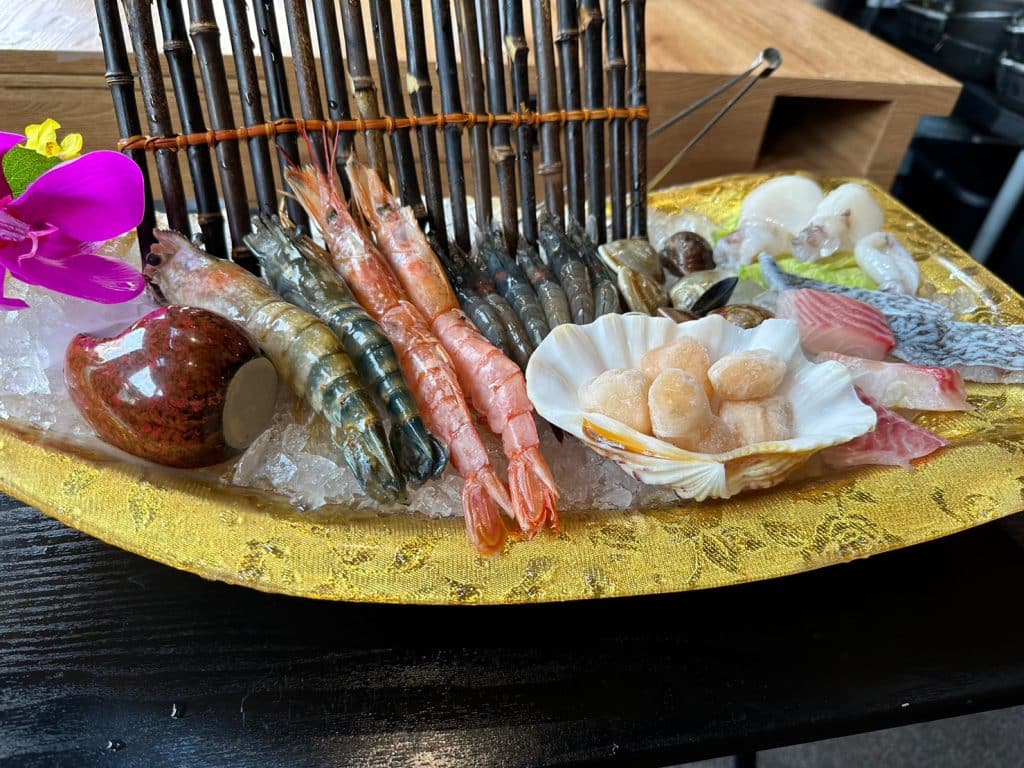 燒瓶子。大肆の鍋|評價、菜單、必點、價格全攻略!一個人也可以吃鴛鴦鍋,冰淇淋飲料自助吧無限供應,營業到凌晨3:00 彰化 小編餐點:雙人套餐-海陸總匯鍋-5