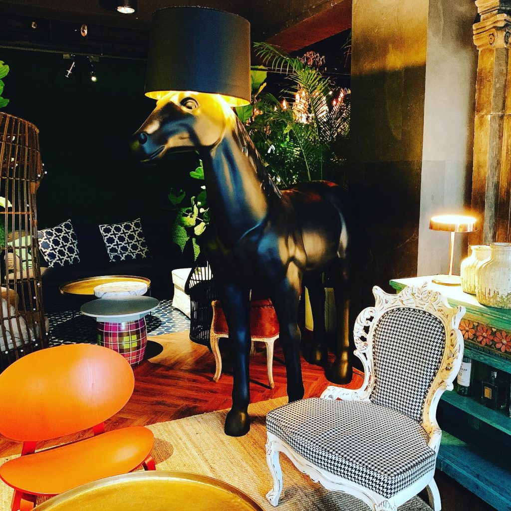 台中餐酒館推薦 | Chill Play去憂不累 |台中七期網美打卡、好友聚會浮誇熱點 Chill Play去憂不累 | 用餐環境