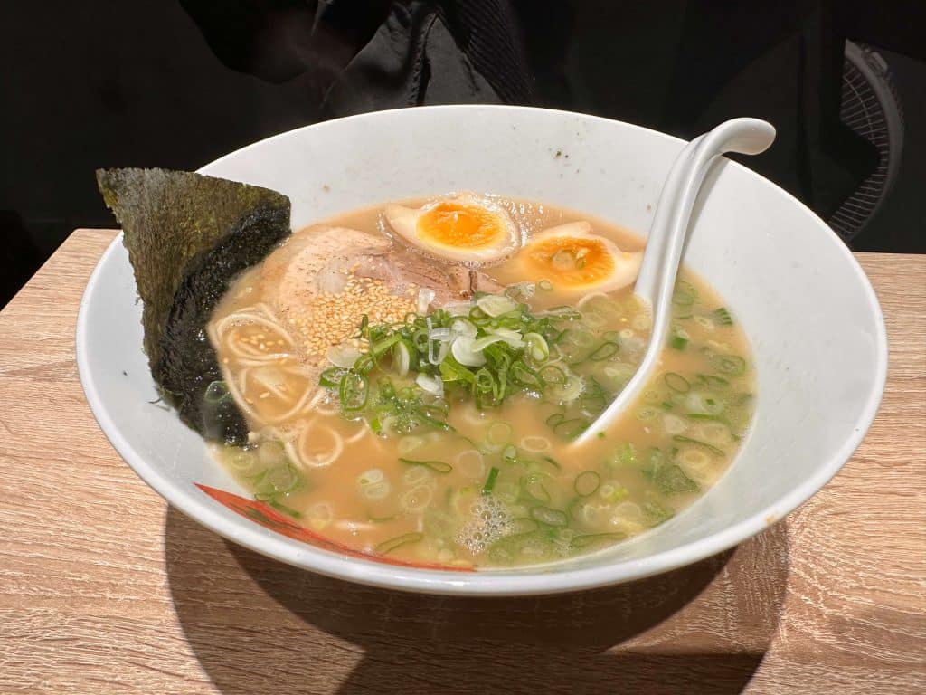 【台北信義區拉麵】一真亭ラーメン|北醫附近的道地九州拉麵店 糖心蛋拉麵-$ 220