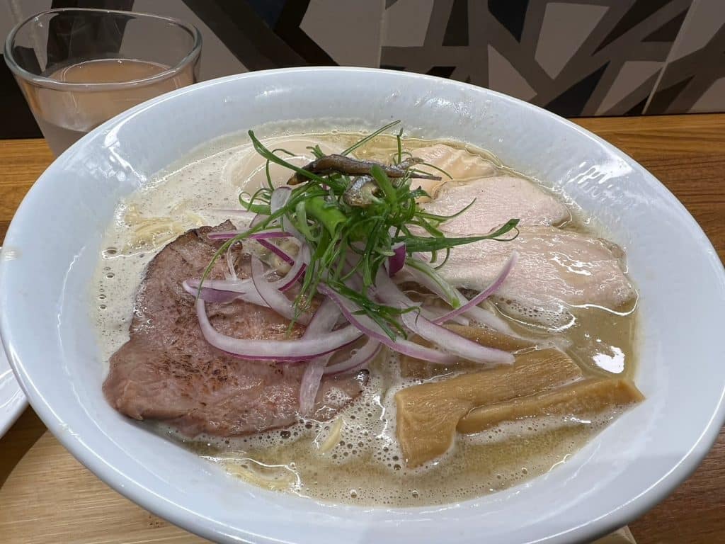 麵屋德家 開箱評價|牛肝菌雞貝鹽味拉麵|2023新上榜拉麵排隊名店|台北捷運美食推薦 台北中山區拉麵 麵屋德家--實際走訪真心話
