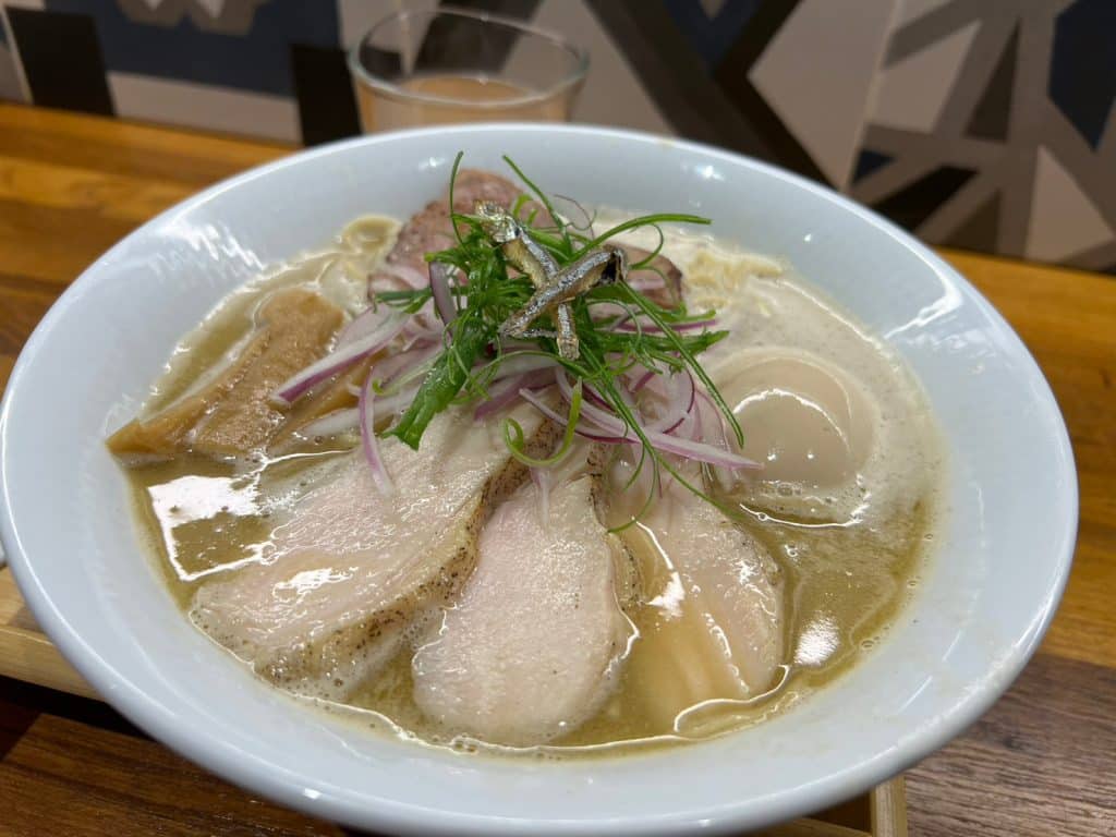 麵屋德家 開箱評價|牛肝菌雞貝鹽味拉麵|2023新上榜拉麵排隊名店|台北捷運美食推薦 台北中山區拉麵 麵屋德家--實際走訪真心話-2