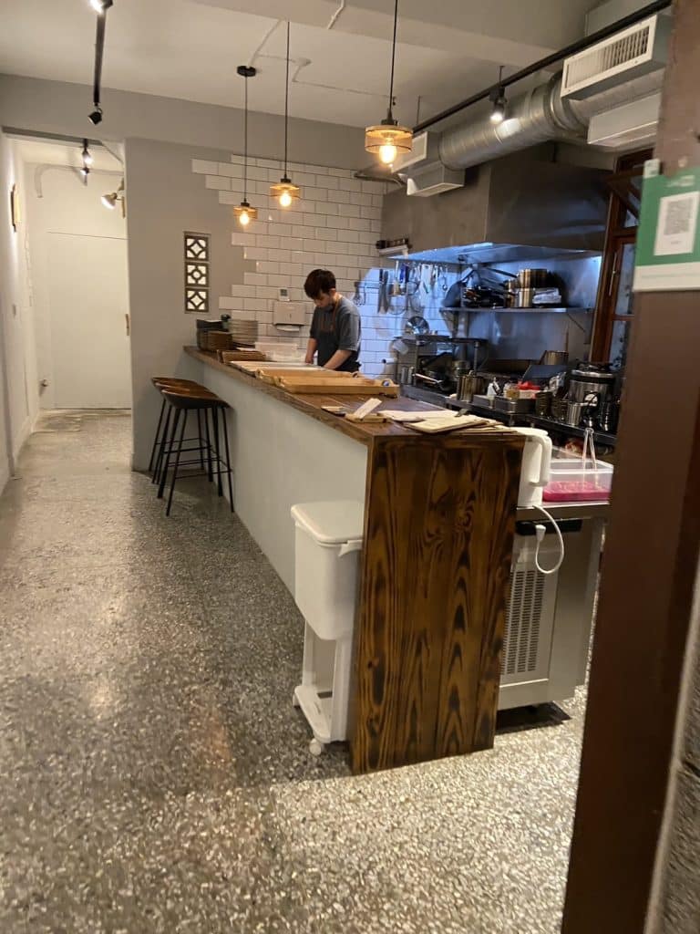 【台中西區餐廳推薦】美術館周邊老宅文青風西式健康原型食物-巷陌 Siang Mo Table 台中西區餐廳推薦|巷陌 Siang Mo Table|店家內部