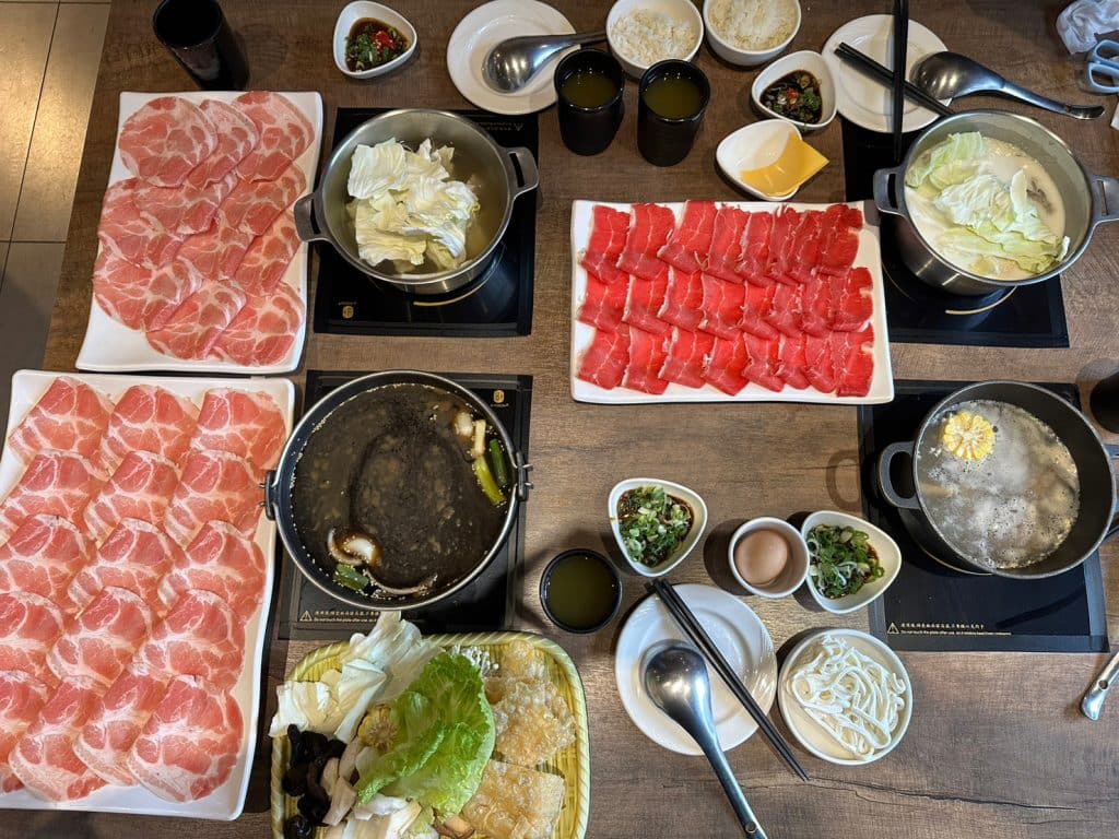 對馬涮涮屋彰化店|主打平價高級肉品海鮮,菜盤自助吃到飽,旁邊就有停車場超方便 彰化 對馬涮涮屋彰化店|小編餐點