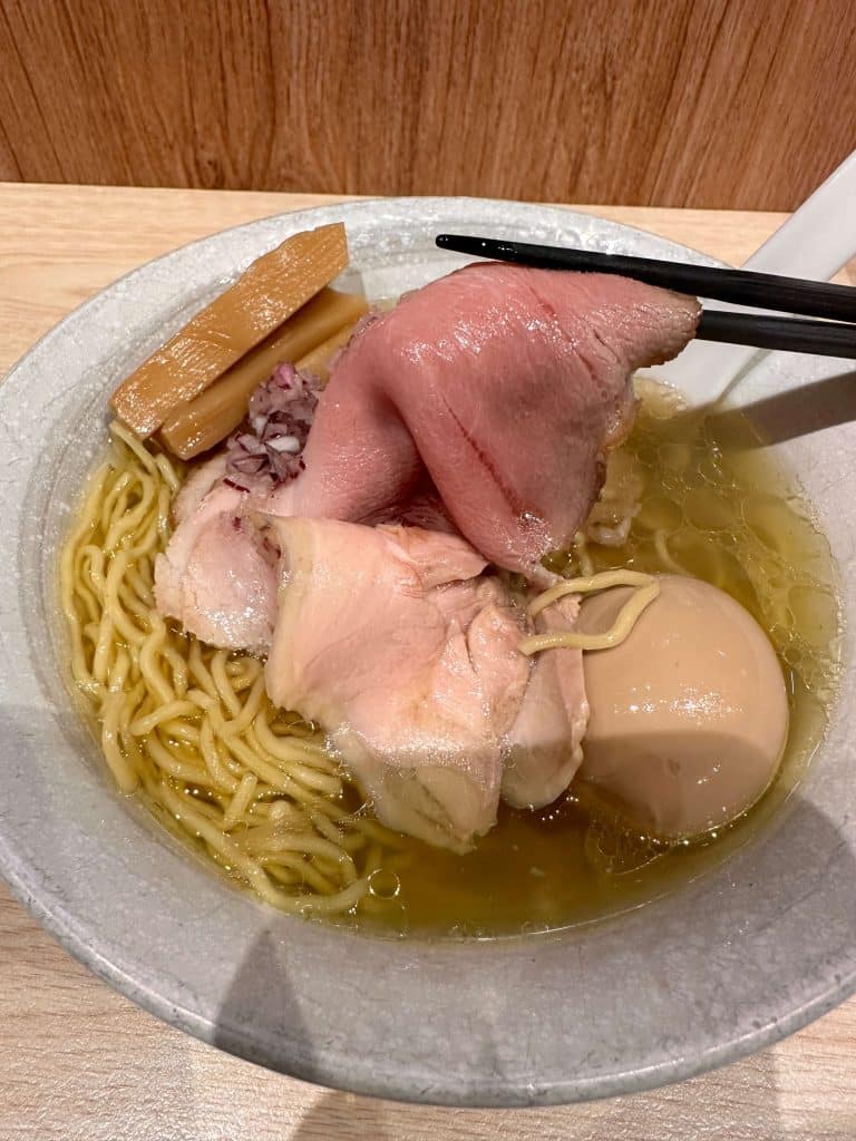 辰拉麵 開箱|評價、菜單,超難排但坐擁 4.8 星的小店開箱!永和拉麵 塩味雞湯拉麵-2
