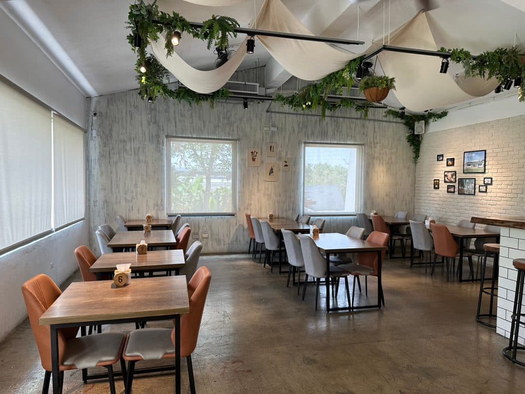 霧峰景觀餐廳|窩草的日子|城市裡的草地森林,還可以包場抓周派對、求婚婚禮 台中餐廳 窩草的日子|店家內部