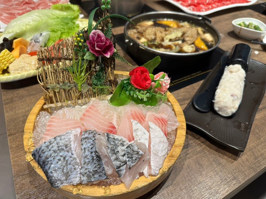 對馬涮涮屋彰化店|主打平價高級肉品海鮮,菜盤自助吃到飽,旁邊就有停車場超方便 彰化 對馬涮涮屋彰化店|小編餐點-3