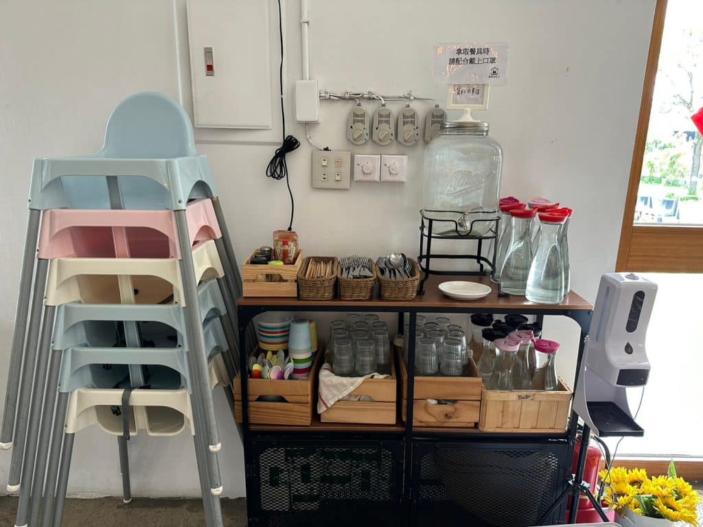 霧峰景觀餐廳|窩草的日子|城市裡的草地森林,還可以包場抓周派對、求婚婚禮 台中餐廳 窩草的日子|店家內部-3