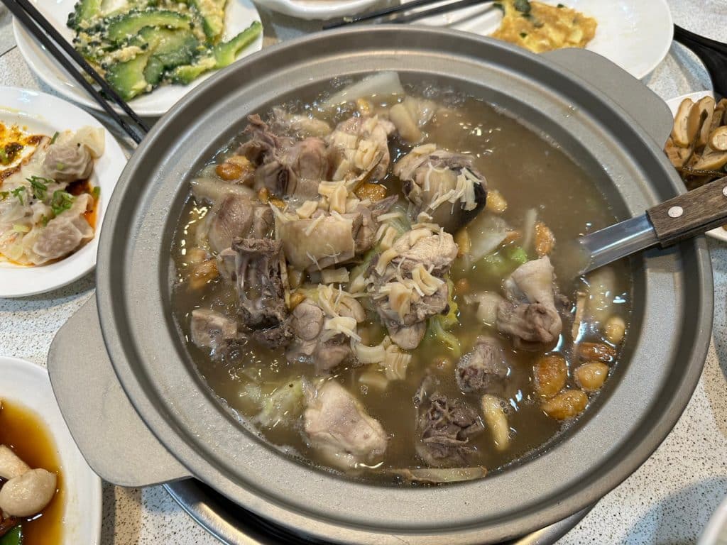 誠大牛肉爐|台中熱炒新選擇,火鍋、飯麵、新鮮熱炒樣樣俱備,牛肉鮮香多汁作法多樣,在地人最愛 誠大牛肉爐餐點