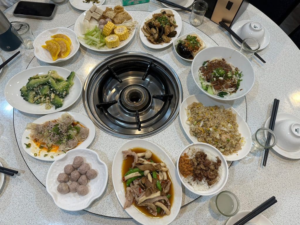 誠大牛肉爐|台中熱炒新選擇,火鍋、飯麵、新鮮熱炒樣樣俱備,牛肉鮮香多汁作法多樣,在地人最愛 誠大牛肉爐餐點