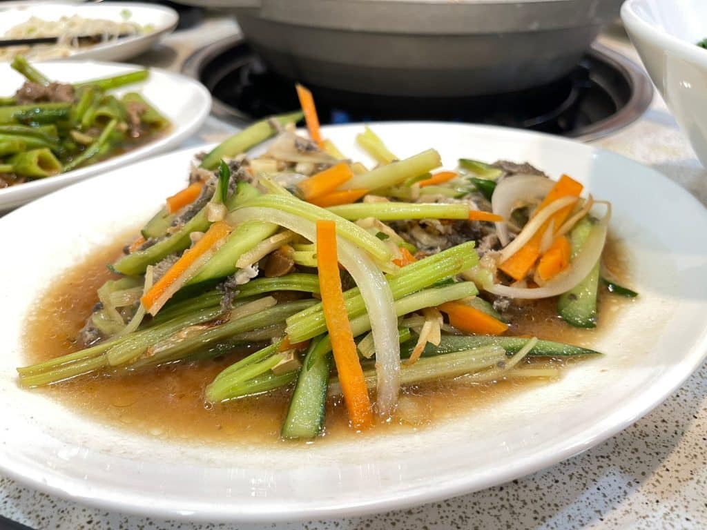 誠大牛肉爐|台中熱炒新選擇,火鍋、飯麵、新鮮熱炒樣樣俱備,牛肉鮮香多汁作法多樣,在地人最愛 誠大牛肉爐餐點