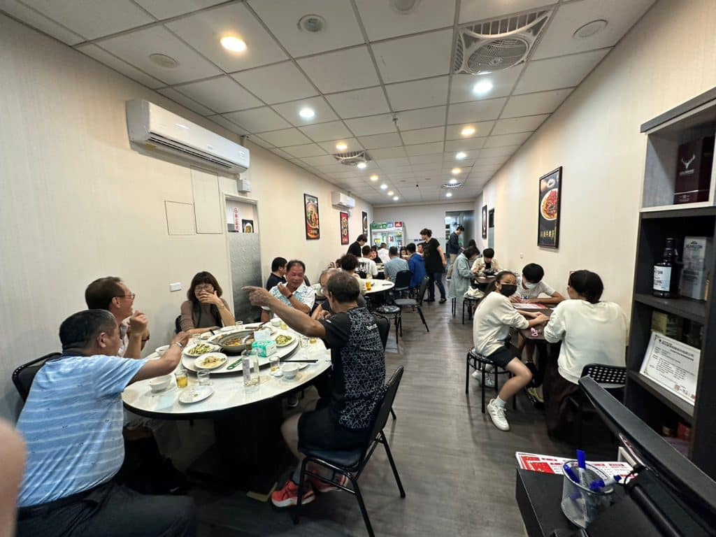 誠大牛肉爐用餐環境