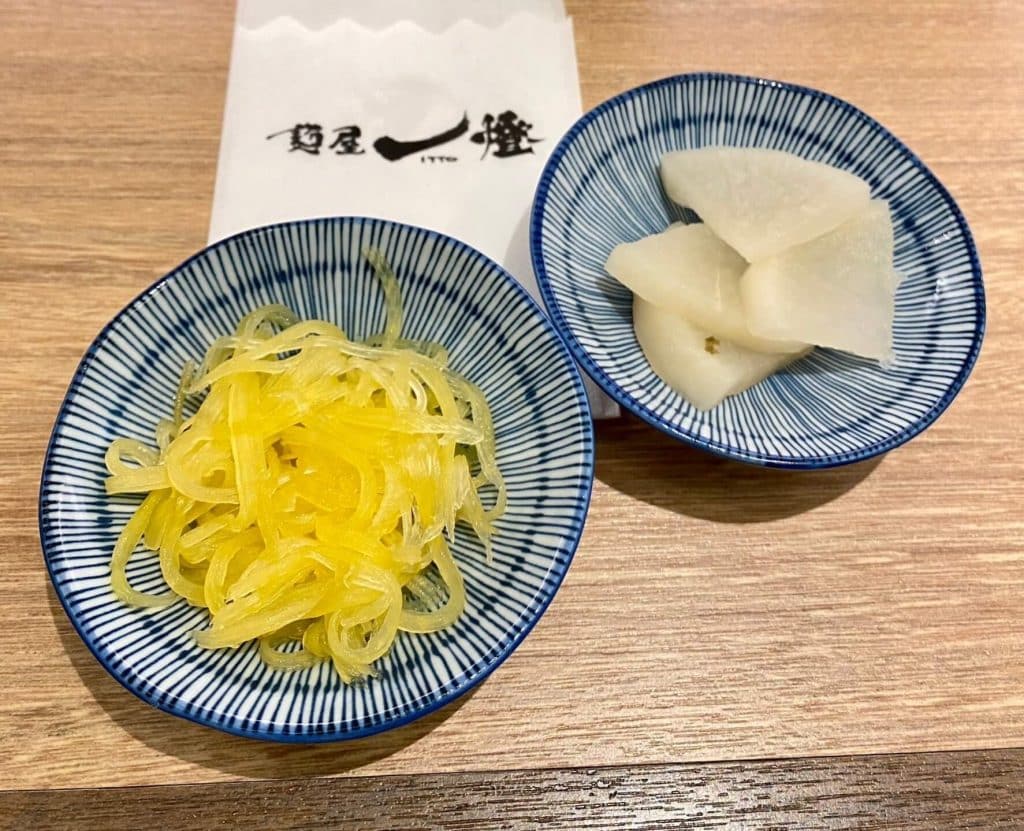 麵屋一燈 開箱評價|來自東京的冠軍沾麵與雞湯拉麵|搭配極品舒肥叉燒的完美之作 台北拉麵 中山區拉麵 漬物雙拼 NT$39