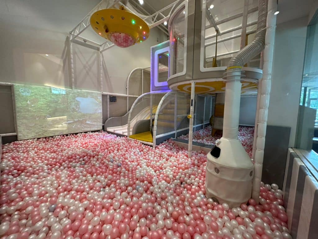 台中沙鹿親子餐廳|想窩11餐旅館|室內戶外遊戲區超好玩,充滿歡樂,菜單、評論、開箱一次看 叮咚News|分享新奇與樂趣