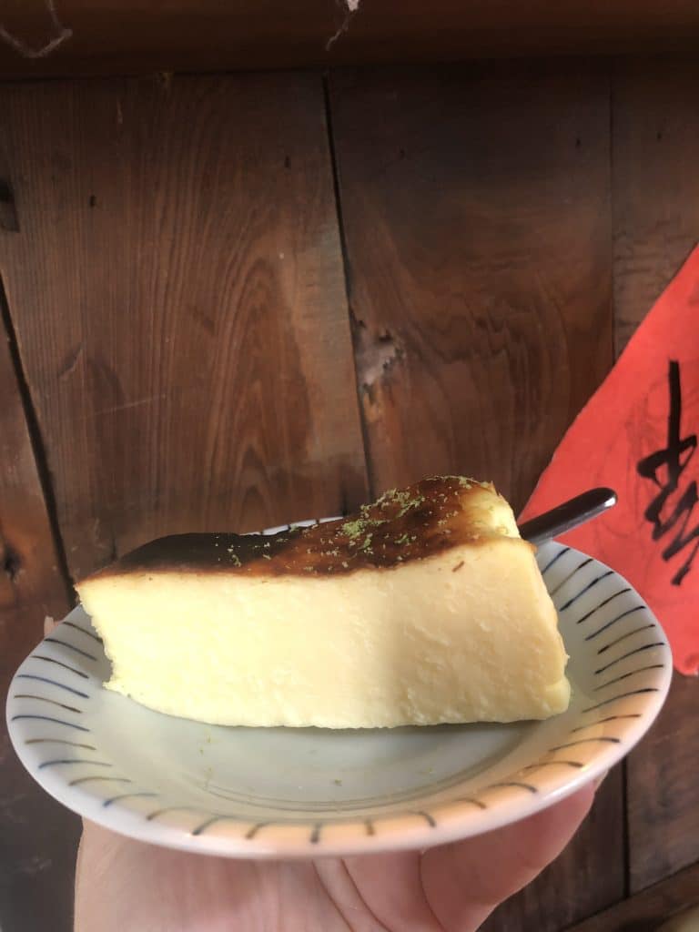 這間咖啡 開箱評價|懷舊風、有個性的深夜咖啡廳 台北大安區咖啡廳 巴斯克蛋糕|160 元