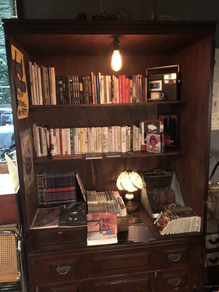 這間咖啡 開箱評價|懷舊風、有個性的深夜咖啡廳 台北大安區咖啡廳 這間咖啡|店家環境