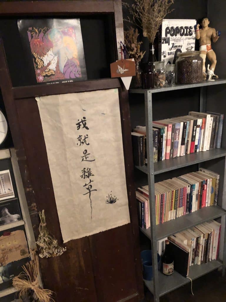 這間咖啡 開箱評價|懷舊風、有個性的深夜咖啡廳 台北大安區咖啡廳 這間咖啡|店家環境-2
