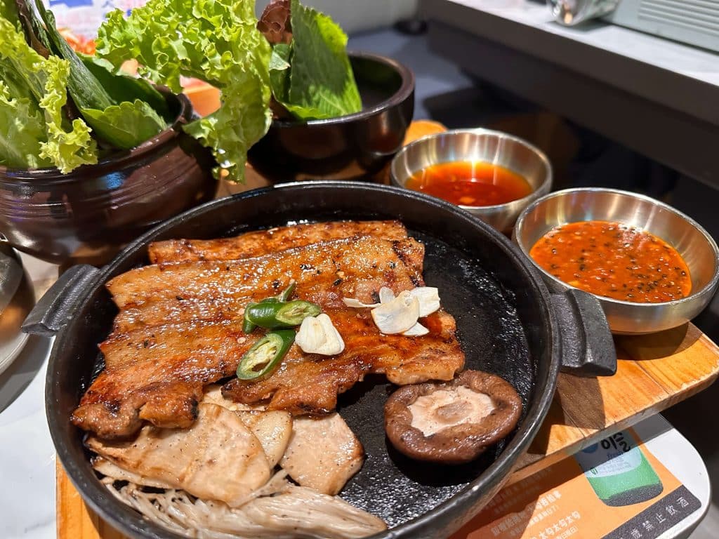 初瓦 開箱評價|菜單、訂位、評論詳細介紹:王品集團聯手孫榮推出的超強韓式料理品牌! 天菜包夾嫩肩牛