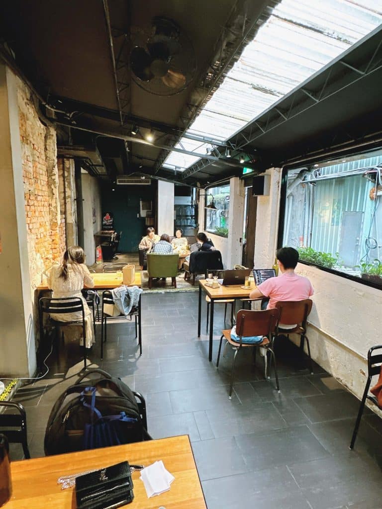【民生社區咖啡廳】民生工寓評論、菜單|隱身在民生社區內的絕美工業風咖啡廳! 叮咚News|分享新奇與樂趣