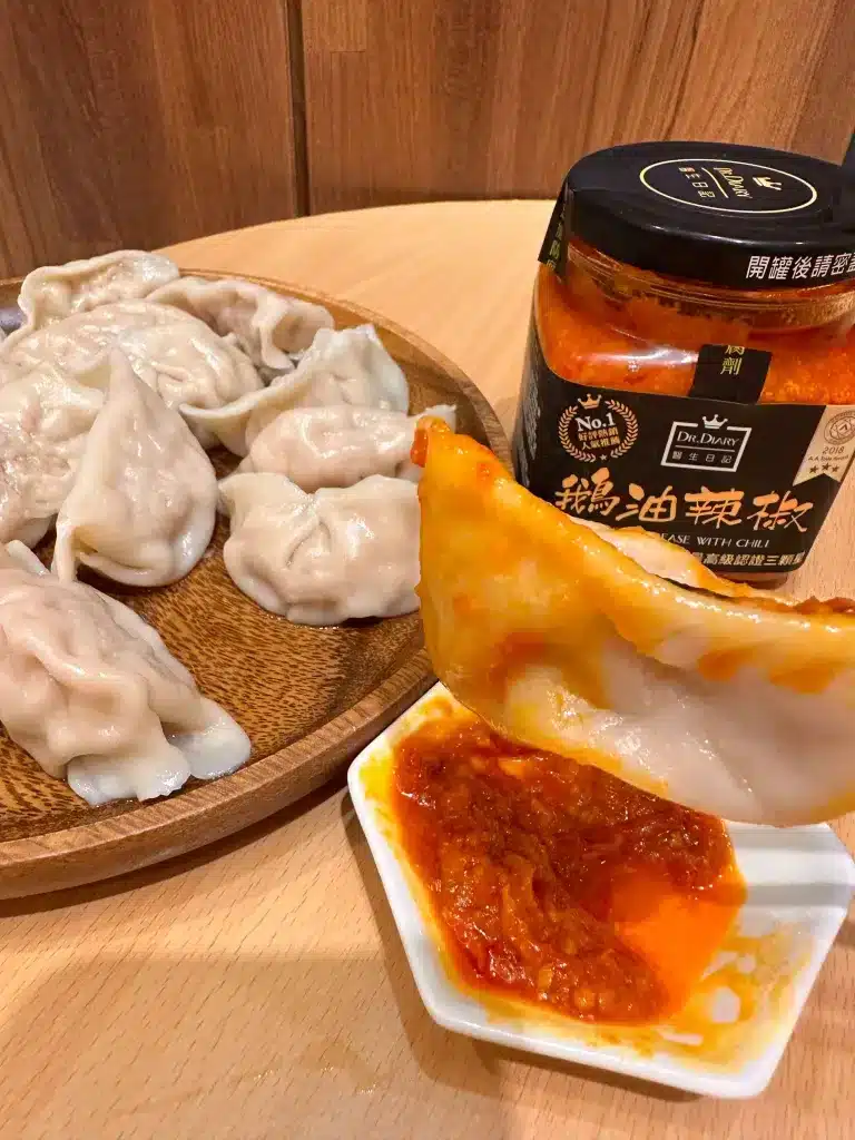 醫生日記鵝油辣椒|真實開箱 dcard、ptt評價好吃嗎?吃火鍋、水餃必備!鵝油香氣爆棚的辣椒醬 叮咚News|分享新奇與樂趣