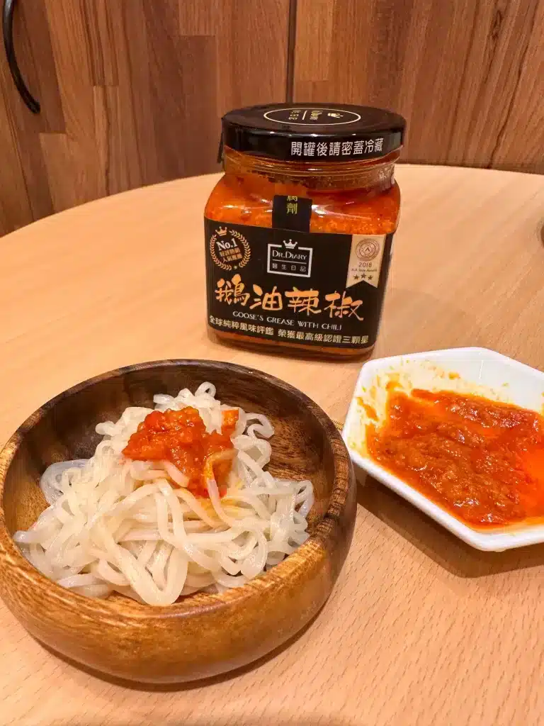 醫生日記鵝油辣椒|真實開箱 dcard、ptt評價好吃嗎?吃火鍋、水餃必備!鵝油香氣爆棚的辣椒醬 叮咚News|分享新奇與樂趣