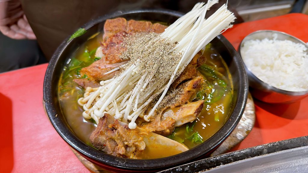 東輝韓食館 馬鈴薯豬骨湯
