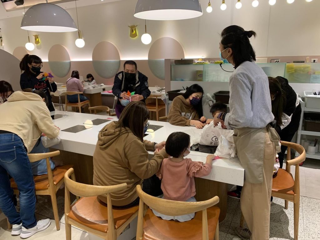 【台中親子餐廳推薦】推薦15家超好玩台中親子餐廳!小孩放電,媽媽放鬆! 台中親子餐廳推薦-童鍋(秀泰文心店)