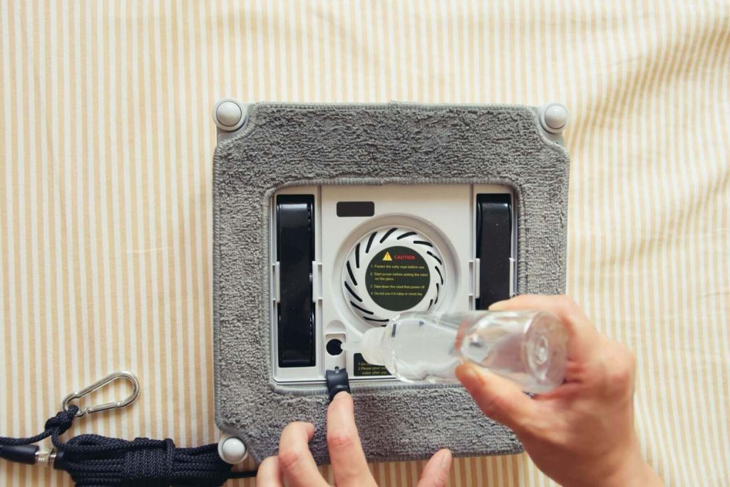 晴鑫科技擦窗機器人-水箱注入孔