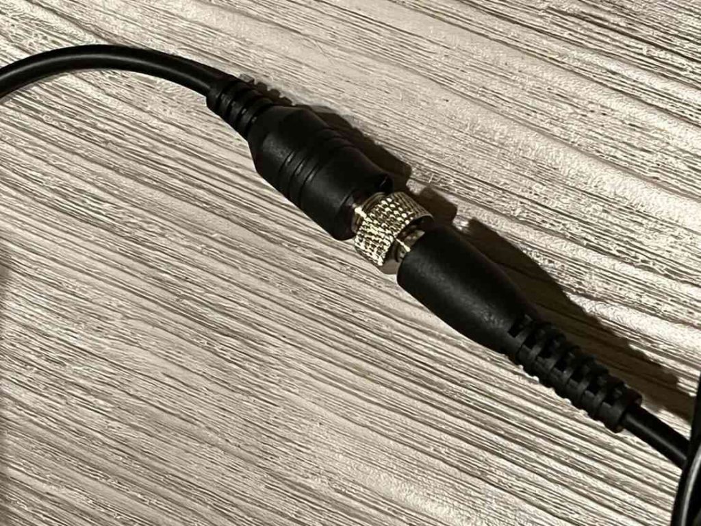 晴鑫科技擦窗機器人-電源孔