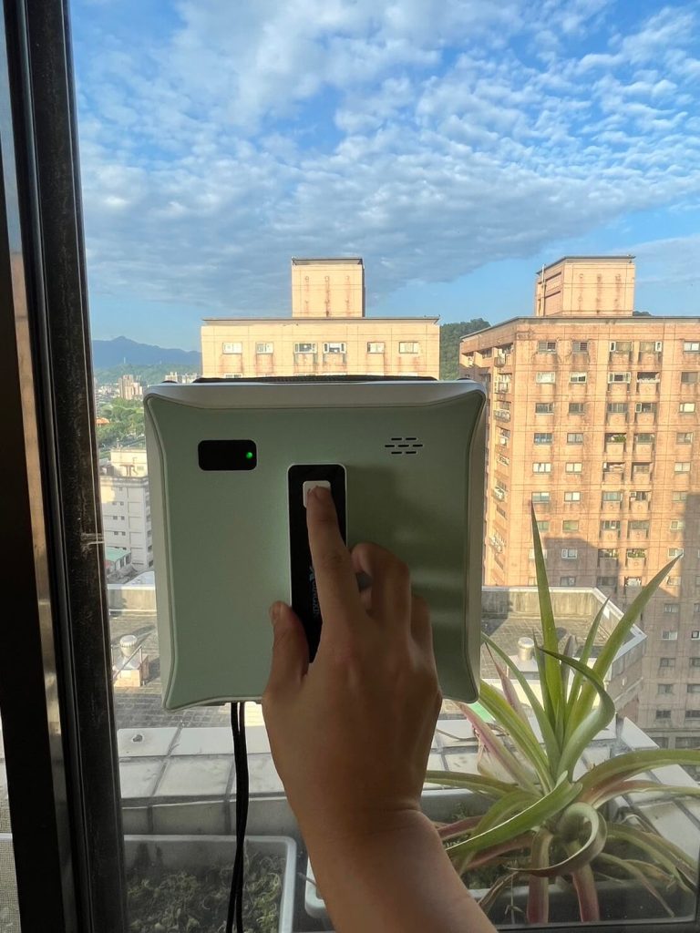 晴鑫科技擦窗機器人-啟動機器開關