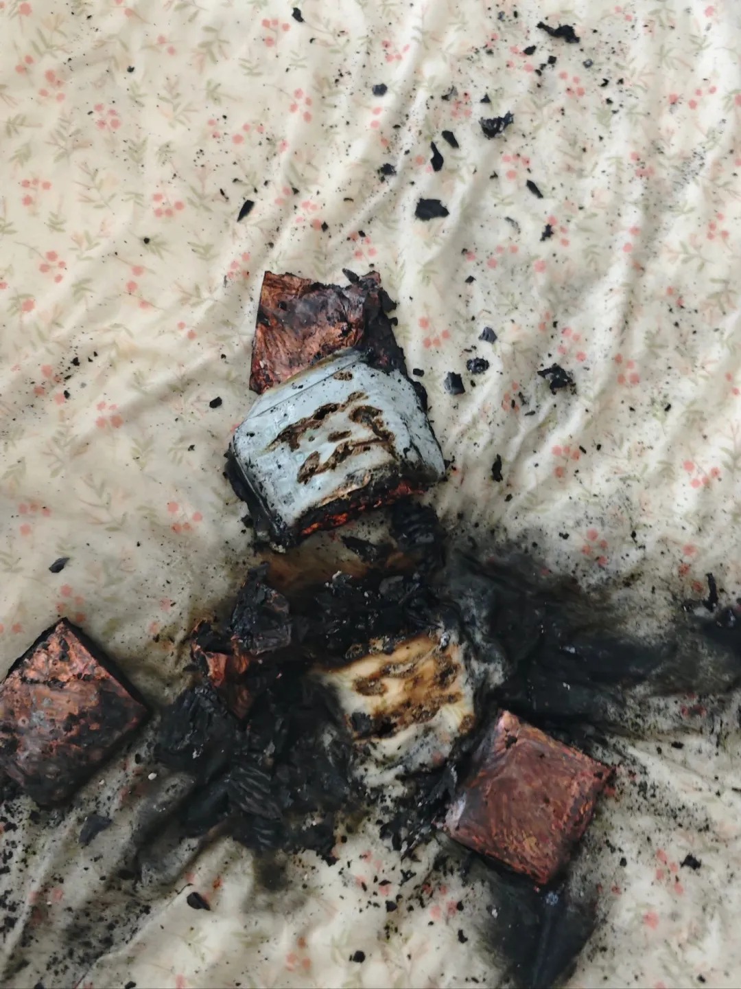 行動電源爆炸 充電寶起火