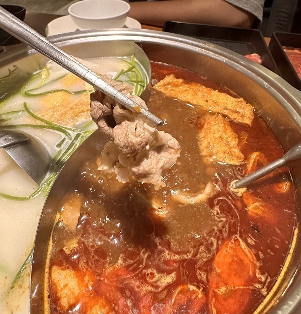 神來一鍋|鴛鴦鍋評價、訂位資訊! 超過 50 種食材選擇$700 竟然還有找! 神來一鍋