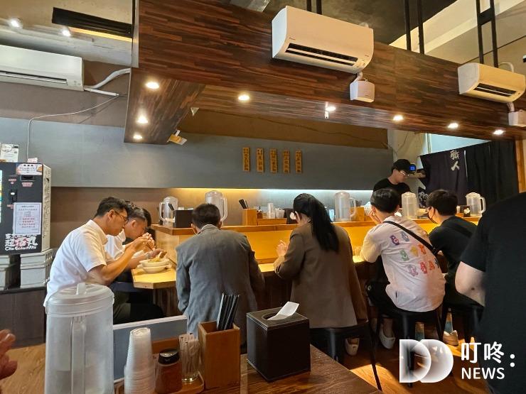 東京醬油拉麵超級丸|評論、菜單!台中廣三sogo美食,1.5公分的厚叉燒,排隊必吃拉麵推薦! 東京醬油拉麵超級丸