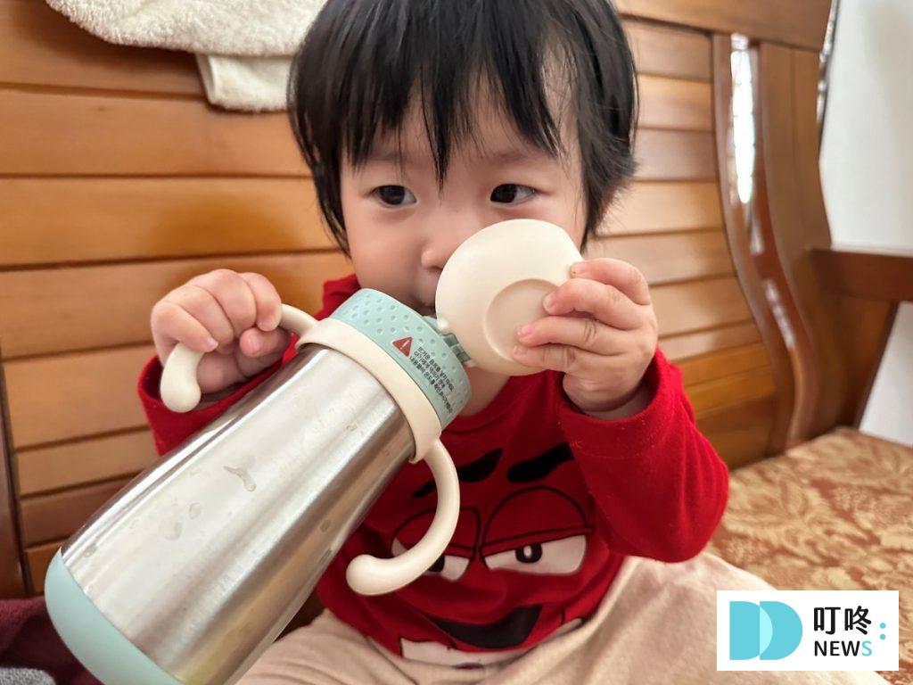 【mother k 產品開箱】mother k拋棄式奶瓶好用嗎?學飲吸吸杯一用就上手?真實使用心得一次看 mother k 產品開箱