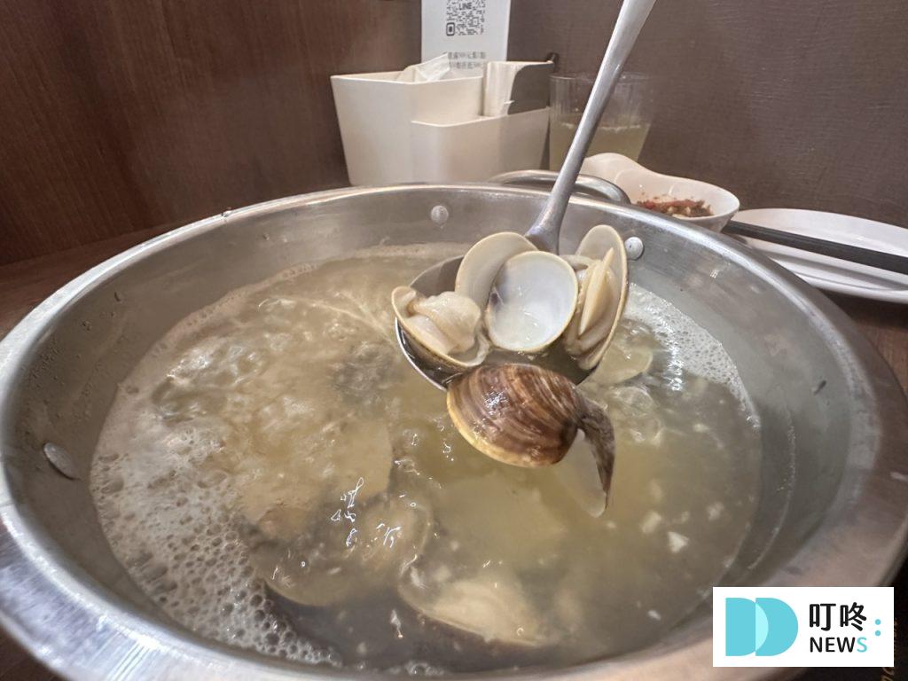 初殿鍋物|開箱評價、菜單、價格、交通、招牌牛奶鍋必點、魯肉飯超級好吃、中和必去火鍋店! 初殿鍋物_蒜頭蛤蠣