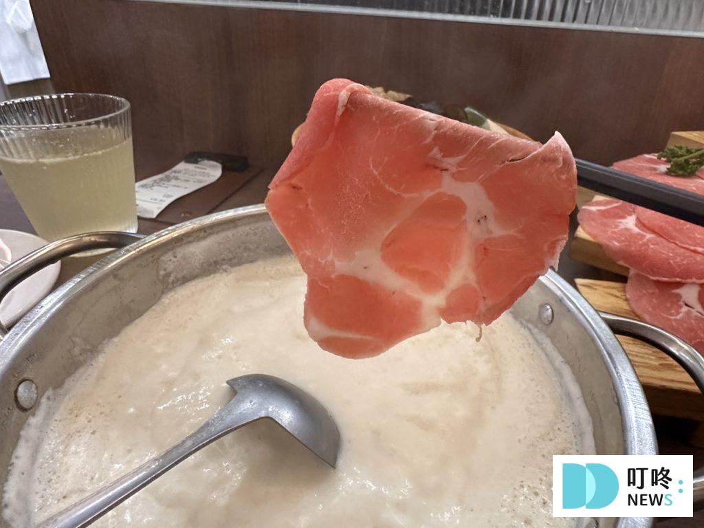 初殿鍋物|開箱評價、菜單、價格、交通、招牌牛奶鍋必點、魯肉飯超級好吃、中和必去火鍋店! 初殿鍋物_梅花豬肉煮