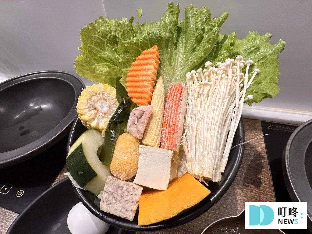 石裡香|開箱評價、菜單、價格、交通、必點、老店爆出新滋味,炒過的火鍋湯頭必吃!在地人必推的永和火鍋店!新北中永和 石裡香_菜盤